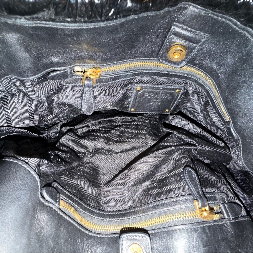 Prada Black Textured Shoulder Bag with large chain shoulder strap - Picture 4 of 7